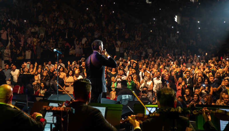 Kadim Al Sahir live photo